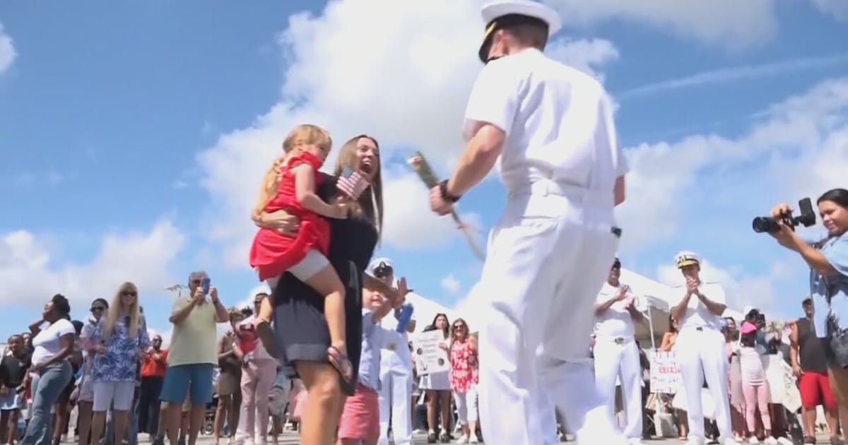 Nearly 300 Navy sailors return to Florida after 9 months at sea