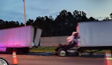 Driver of box truck dies after crashing into semi on I-95 in Jacksonville near SR-9B – 104.5 WOKV