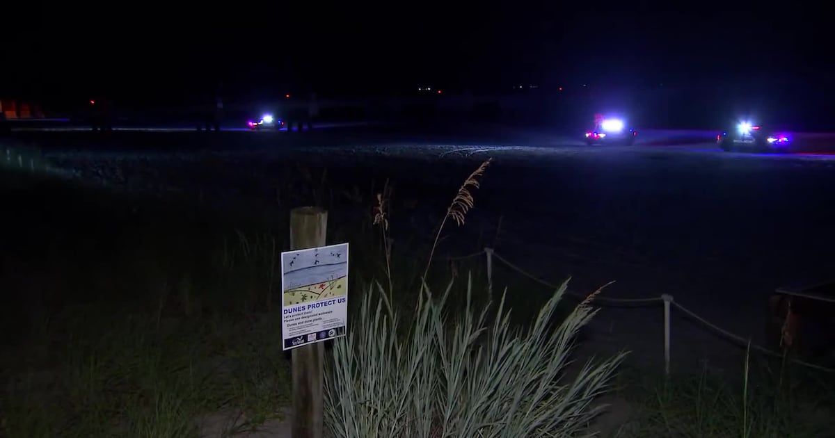 Witness finds man stabbed to death under Jax Beach pier