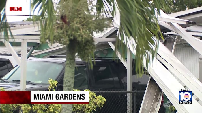 Fuerte tormenta destroza cochera en Miami Gardens