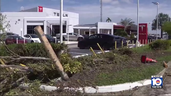 2 hospitalized after multi-vehicle crash near Miami Gardens Tesla dealership, authorities say