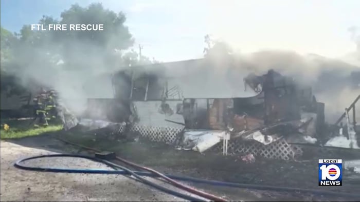 Fire destroys Fort Lauderdale mobile home, first responders say