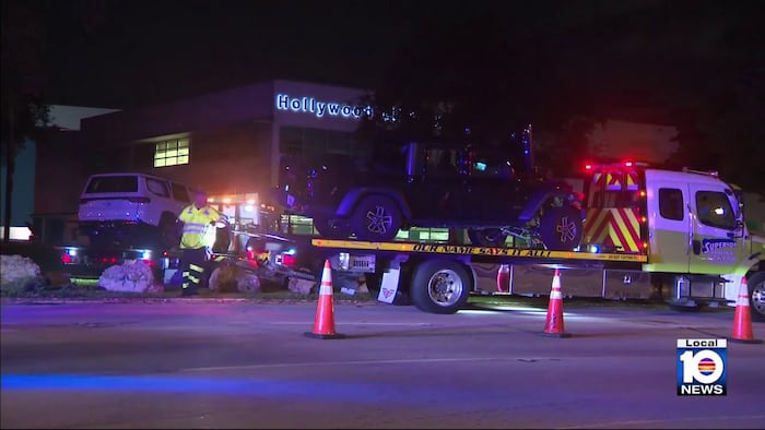 Violent overnight crash leaves 2 vehicles badly damaged in Hollywood