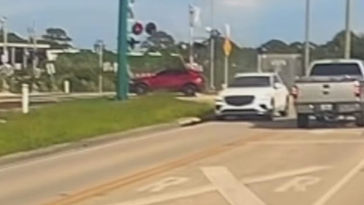 Florida Man Lifts Railroad Gate With Bare Hands, Saves Trapped Driver Seconds Before Train Arrives