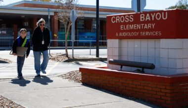 Florida districts plan more school closures. Researchers call for caution.