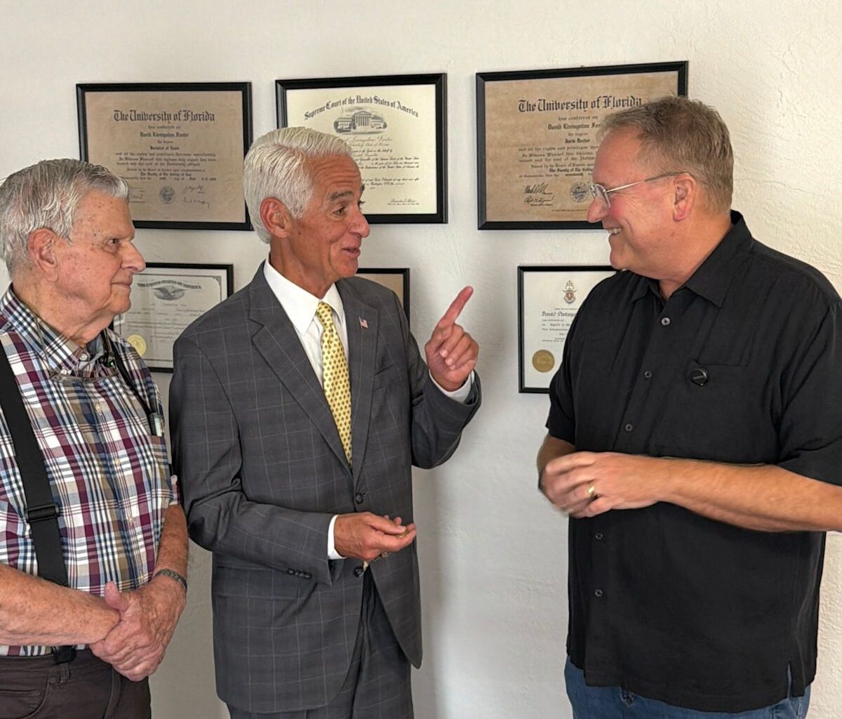 3 of 4 past living St. Petersburg mayors endorse Charlie Crist