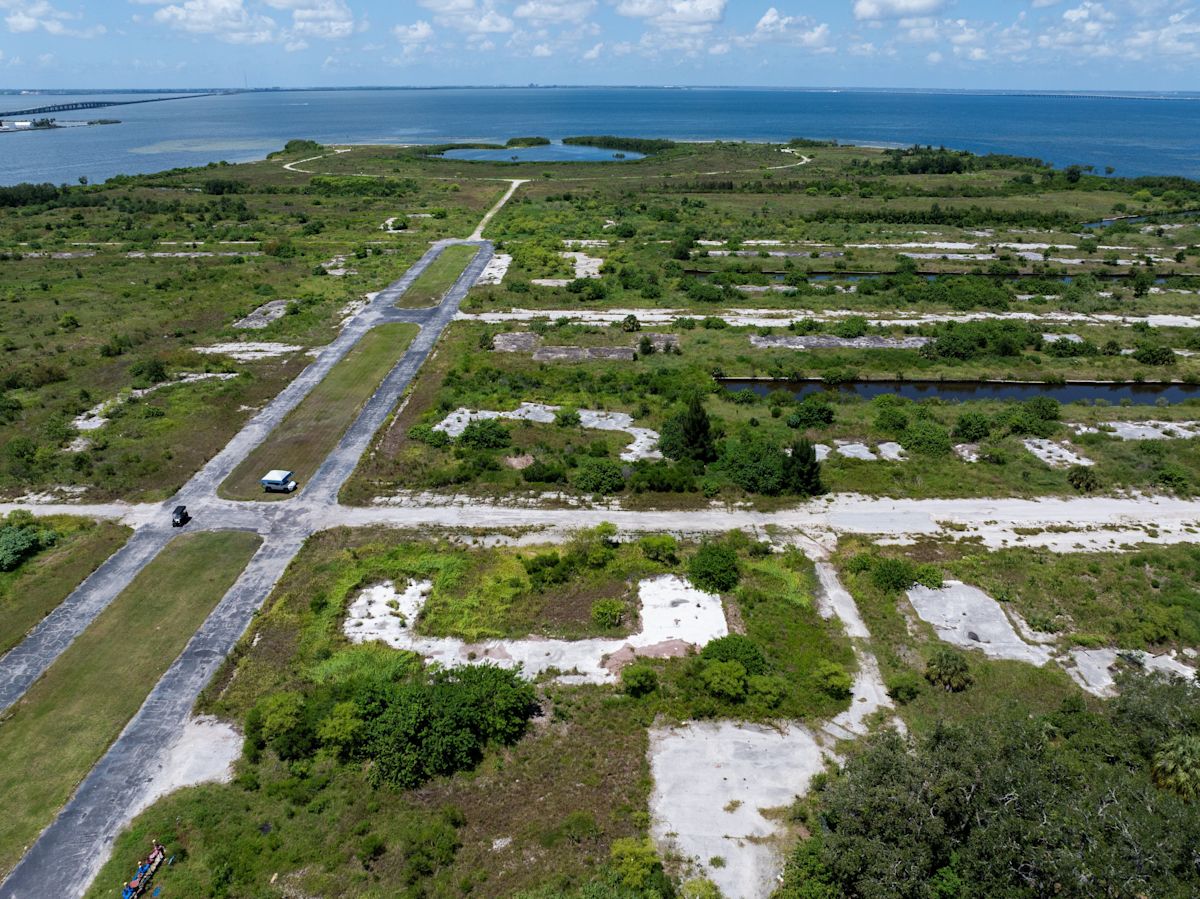 South Tampa real estate is booming. Why is this waterfront lot still empty?