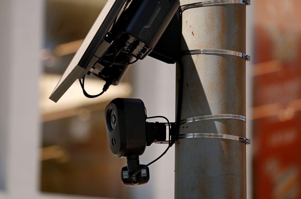 In Florida, Flock cameras aimed at apartment pools raise fears of surveillance beyond roads
