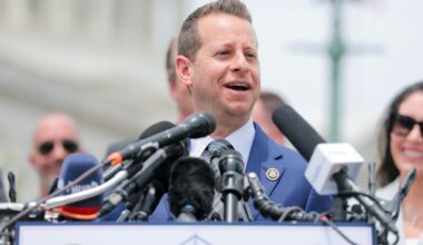 Florida holds 1st major primaries after Republicans' mid-decade redistricting