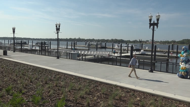 Get ready to 'sailgate'; Jacksonville leaders cut the ribbon on Met Park Marina