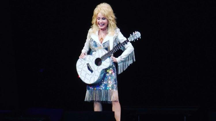 When was the last time Dolly Parton performed in Tampa?