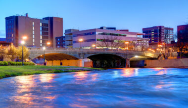 Retirees Should Consider Leaving Florida For This Affordable Midwest Gem With Miles Of Scenic Shoreline