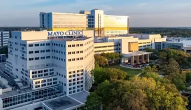 large while hospital building aerial with MAYO CLINIC written atop on of the structures in big lettering