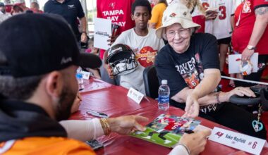 Photos: Buccaneers 2026 Fan Autograph Event