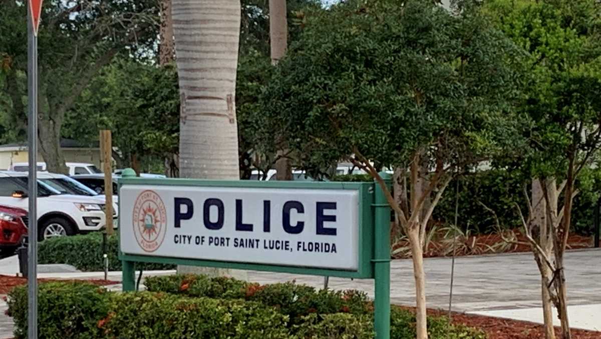 Florida officers placed on leave during campaign sign investigations