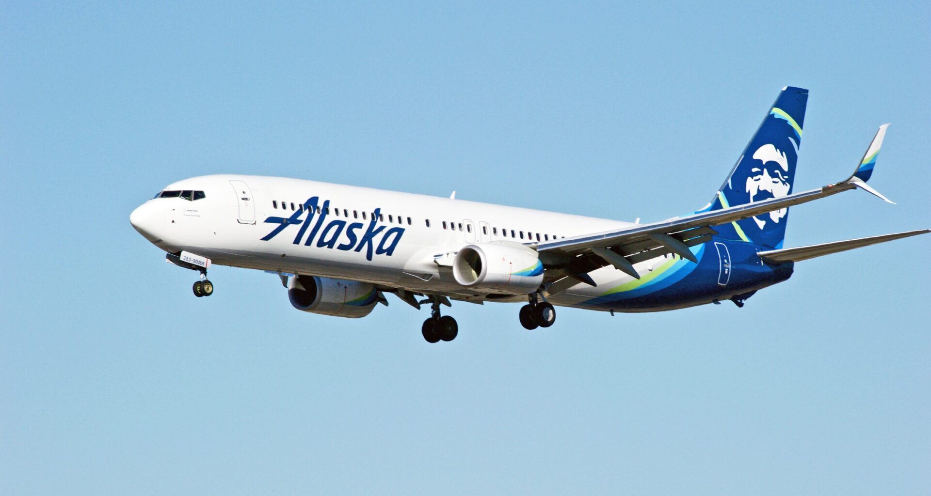 Pilots Put Cockpit On Lockdown as Unruly Passenger Threatens to 'Take Over' Alaska Airlines Plane at Miami Airport