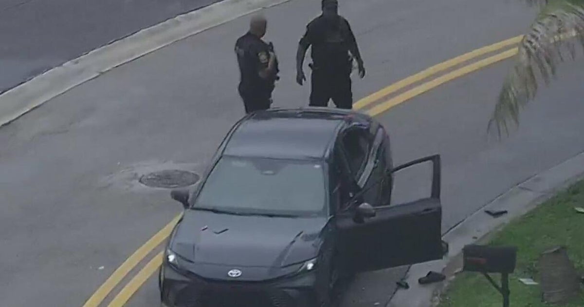 Alleged robber wearing ski mask shot and killed by delivery driver in Miami Gardens, police and witnesses say