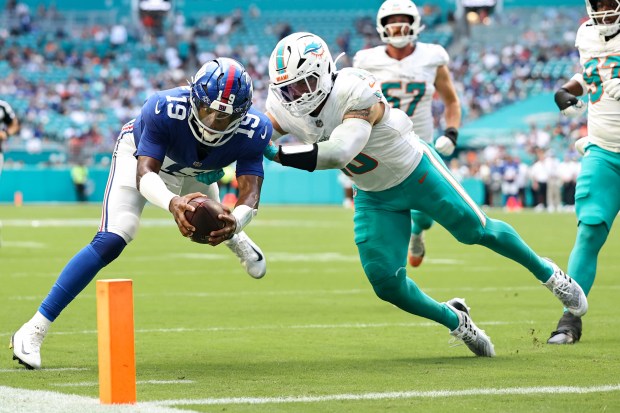 MIAMI GARDENS, FLORIDA - AUGUST 22: Jameis Winston #19 of the New York Giants drives for a touchdown ahead of Jacob Rodriguez #10 of the Miami Dolphins during the first half of a pre season game at Hard Rock Stadium on August 22, 2026 in Miami Gardens, Florida. (Photo by Carmen Mandato/Getty Images)