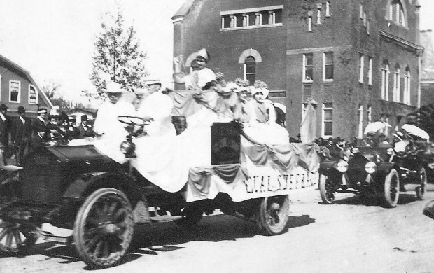 Orlando was the heart of the movement to grant voting rights to women as the home of the Florida Equal Suffrage League, whose members rode in a 1913 parade past the old Orange County courthouse. (Orange County Regional History Center)