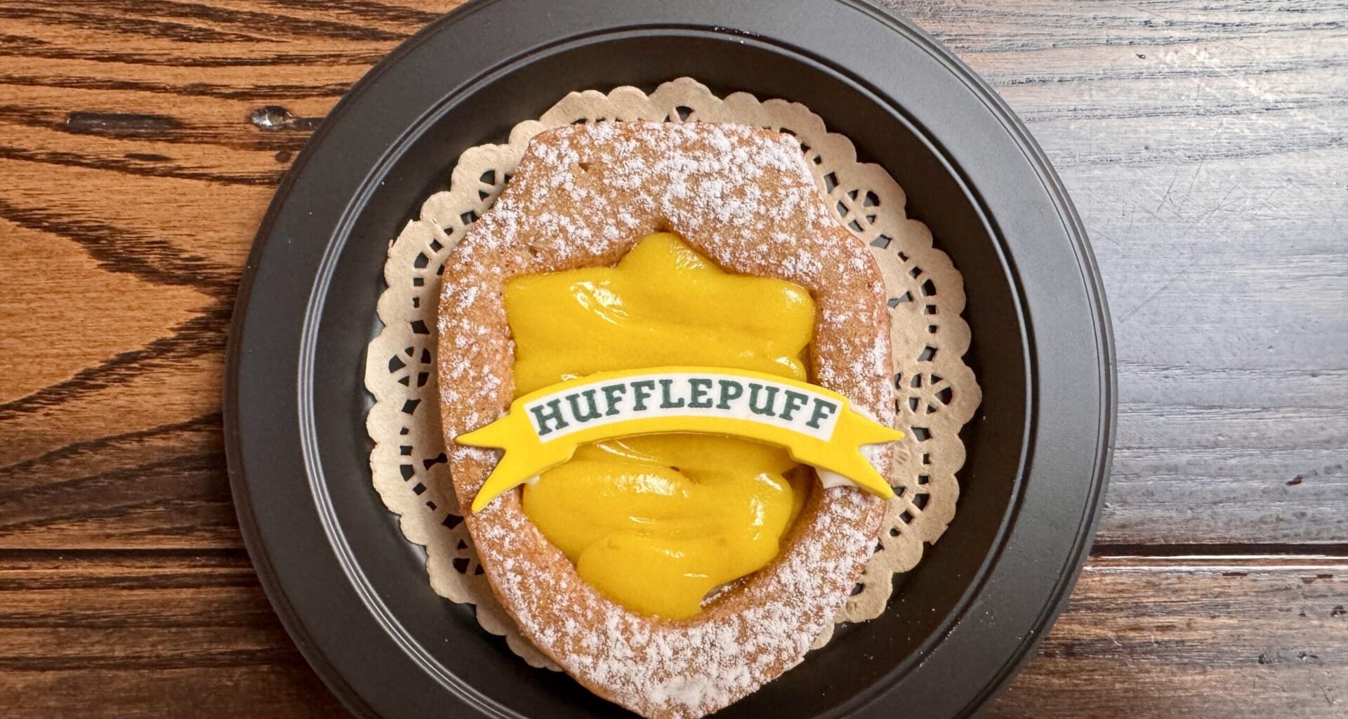 REVIEW: Lemon Curd Hufflepuff Linzer Cookie at Universal Islands of Adventure