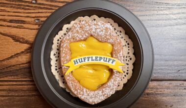 REVIEW: Lemon Curd Hufflepuff Linzer Cookie at Universal Islands of Adventure