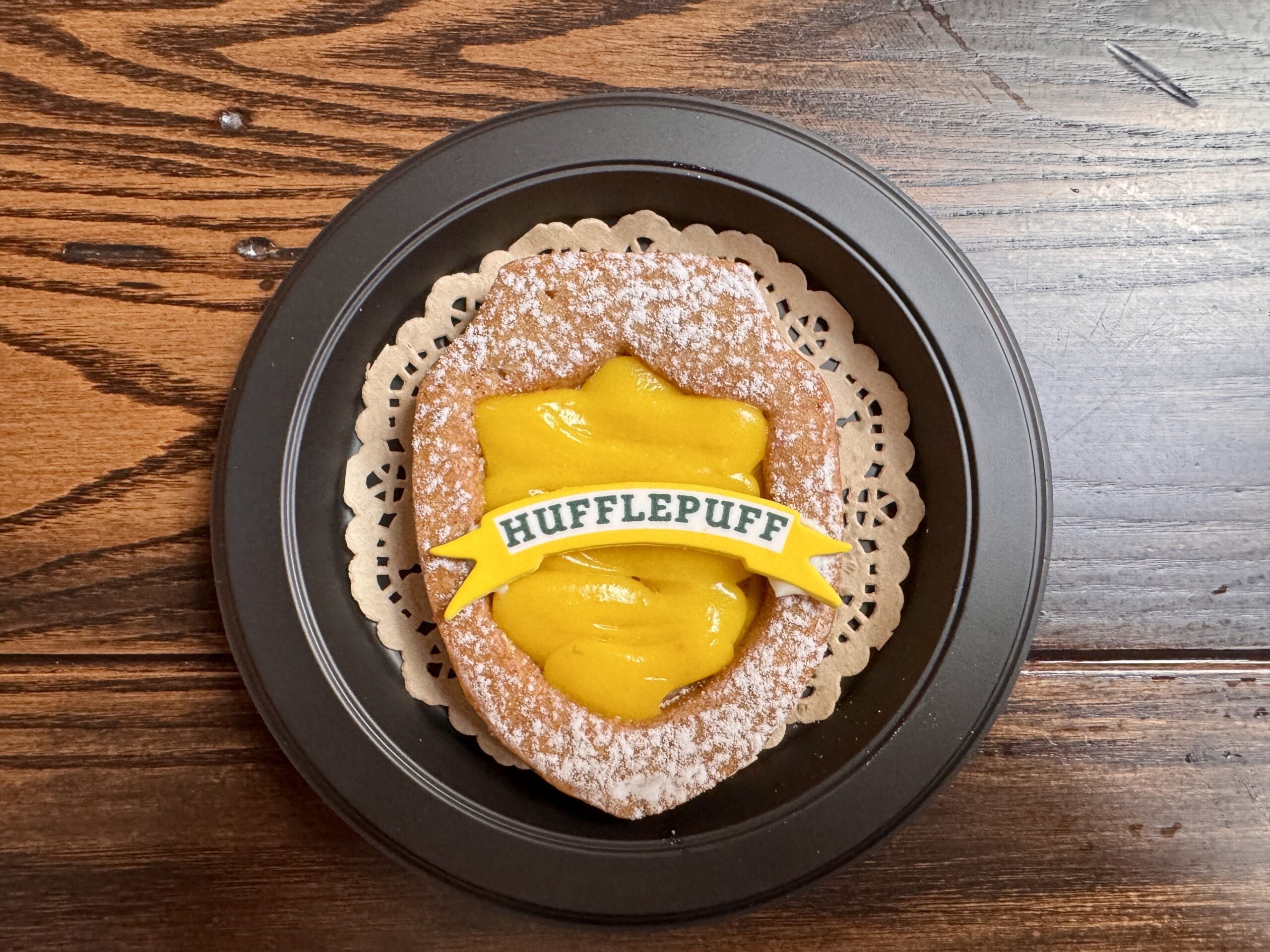 REVIEW: Lemon Curd Hufflepuff Linzer Cookie at Universal Islands of Adventure