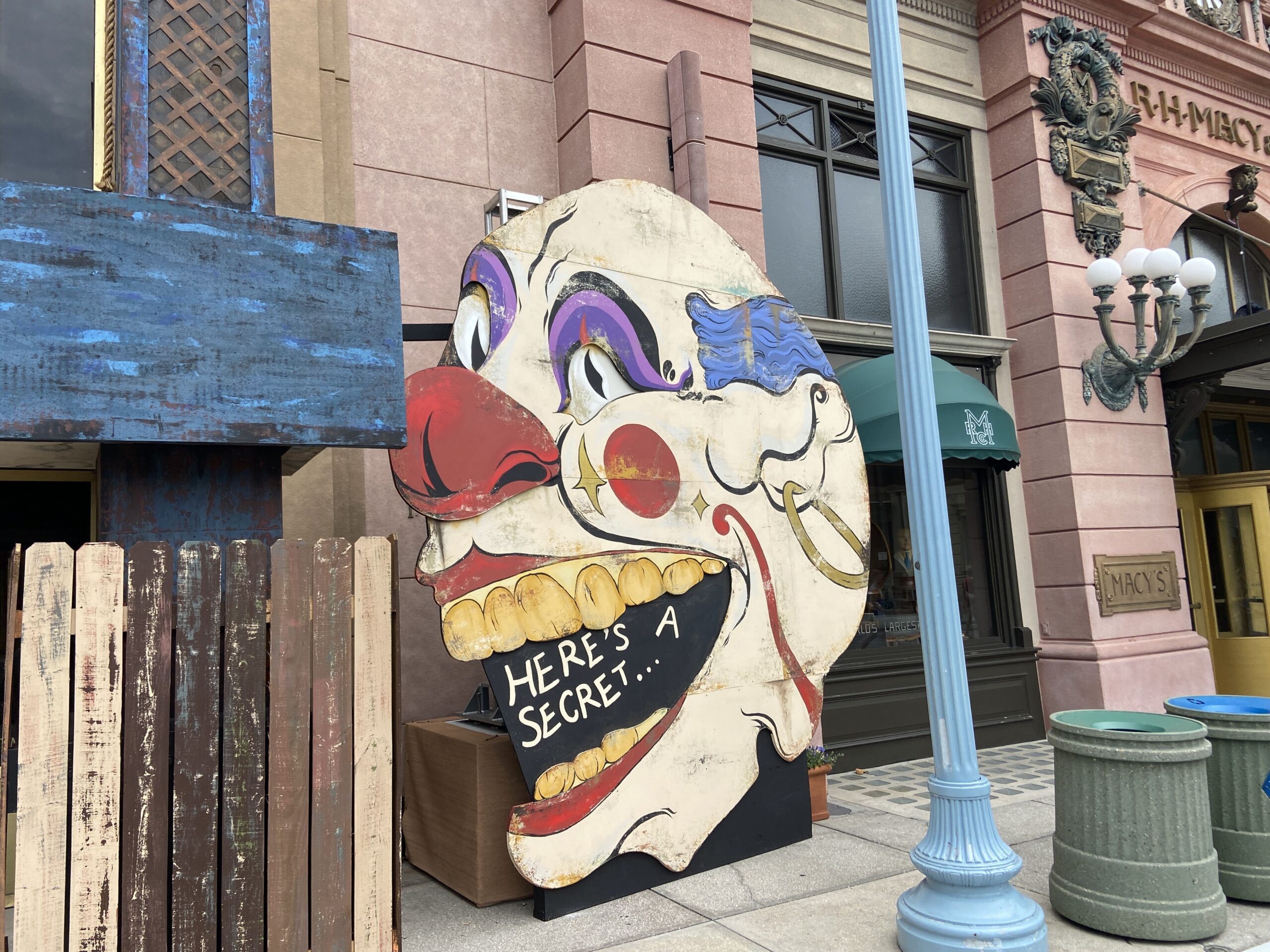 Crews installed more scare zone props at Universal Studios Florida this weekend as Halloween Horror Nights 35 gets closer. This year's scare zones are Infernal Carnival of Nightmares, Downtown Clowntown, Sideshow of Decay, and FORTNITEMARES.