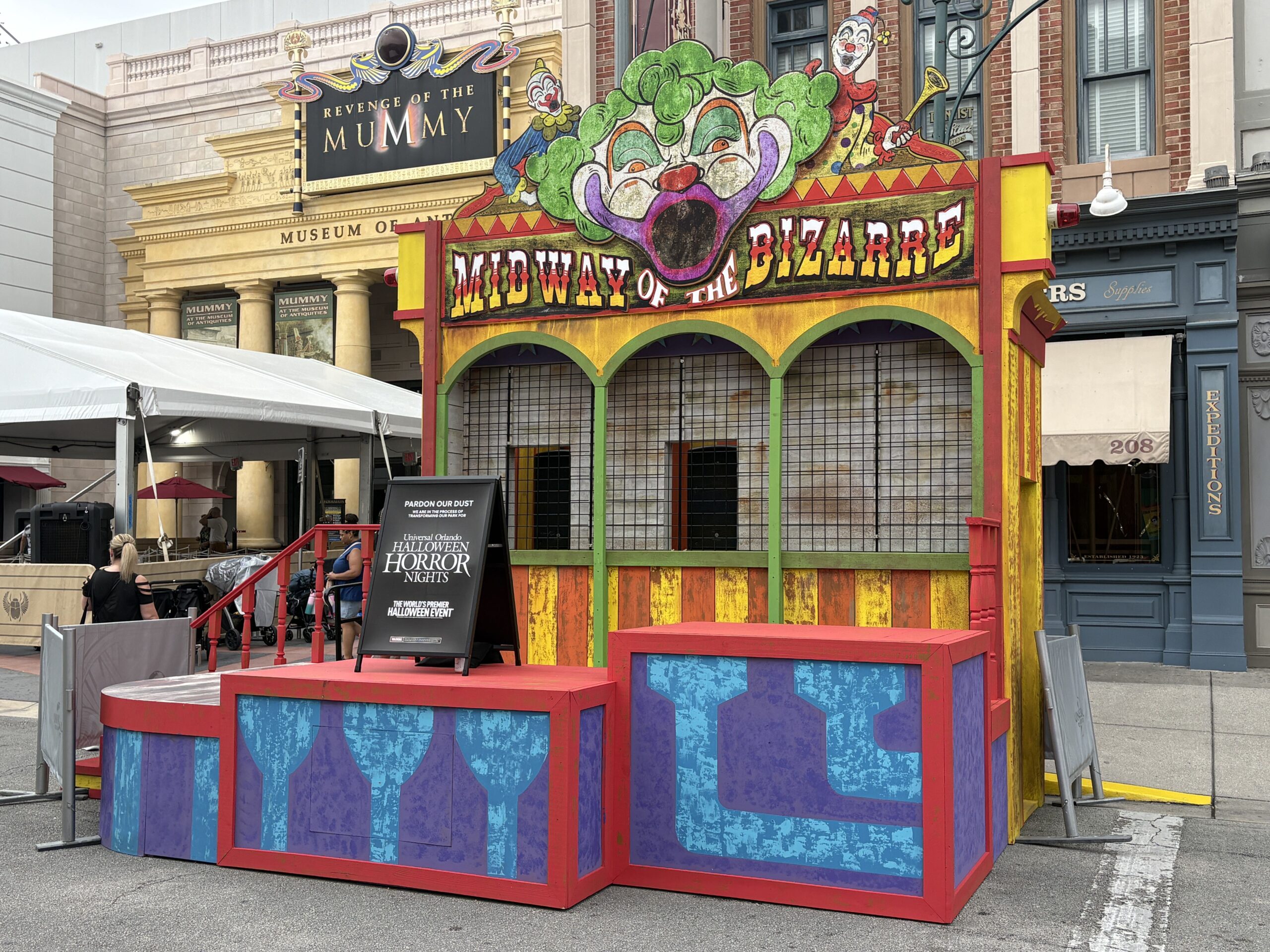 Eddie Schmidt Beer Cart, 'Hellraiser' Food Truck, Death Eaters Stage Arrive for Halloween Horror Nights 35