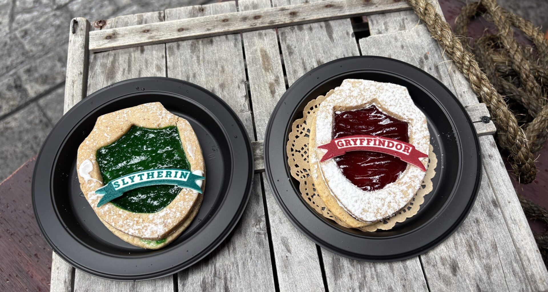 REVIEW: Hogwarts House Linzer Cookies From Wizarding World at Universal Studios Florida