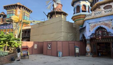 Scrim and walls have been added to Island Market and Export, as well as Port of Entry Christmas Shoppe in Islands of Adventure.