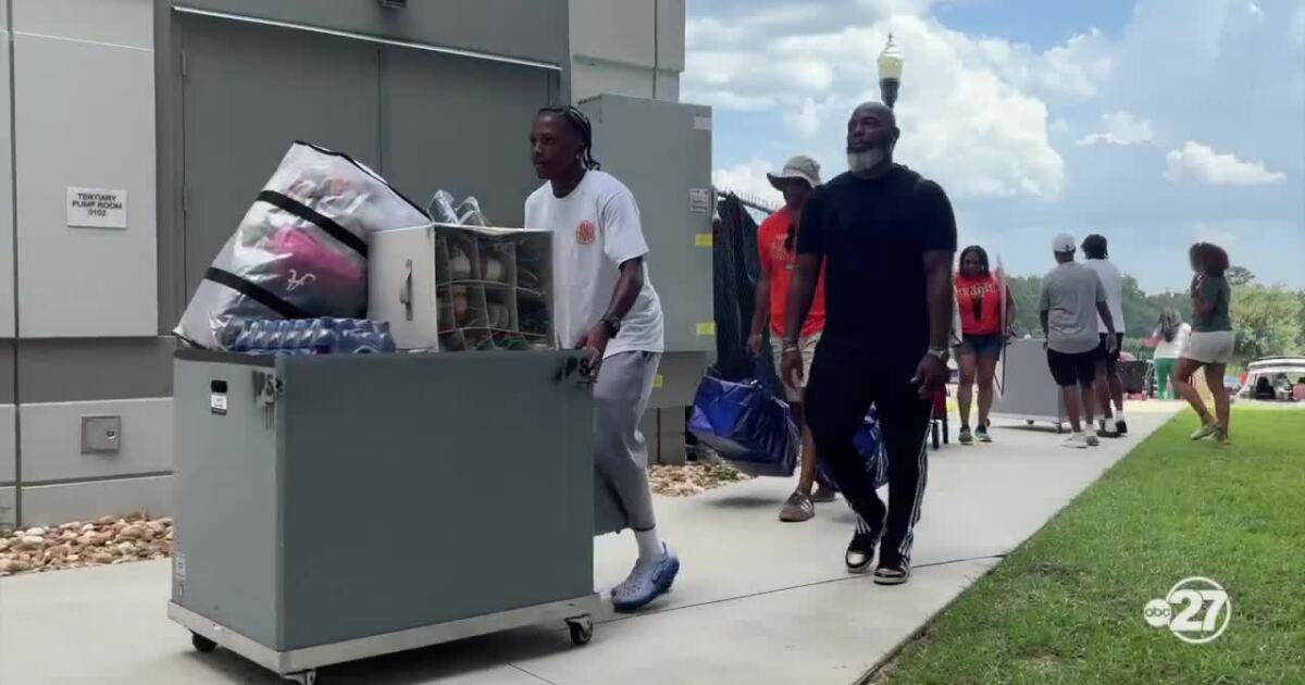 FAMU students return to campus for fall move-in
