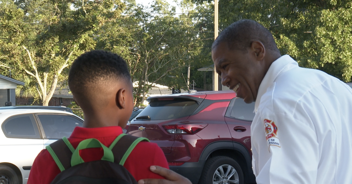 Tallahassee firefighters greet students on first day of school