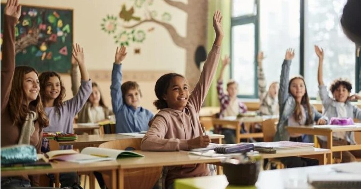 Small Florida school districts band together to lower health costs | WGCU News