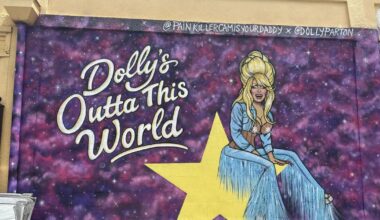 Dolly Parton mural in Tampa draws fans after her passing