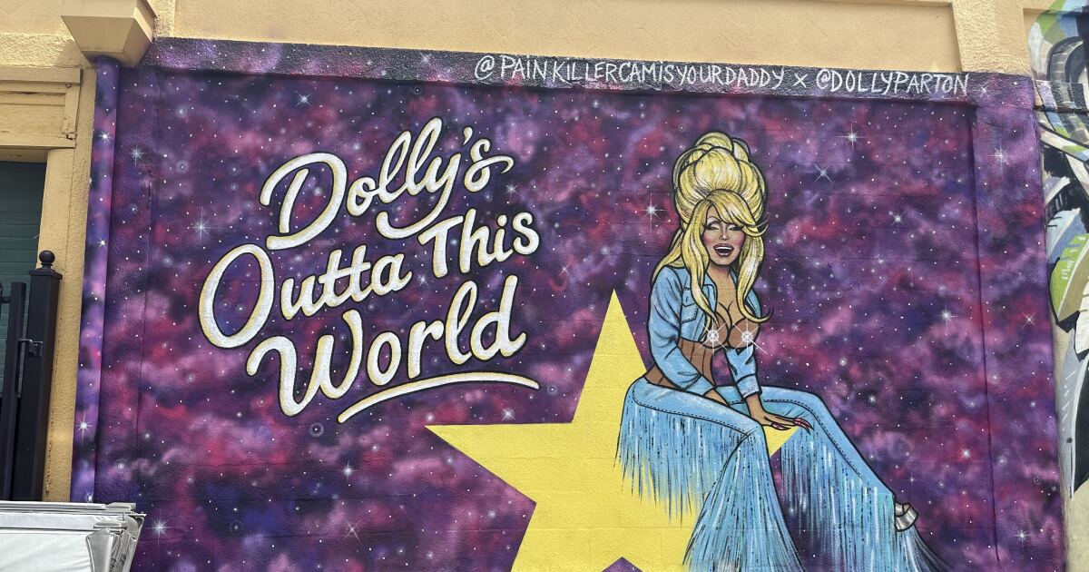 Dolly Parton mural in Tampa draws fans after her passing
