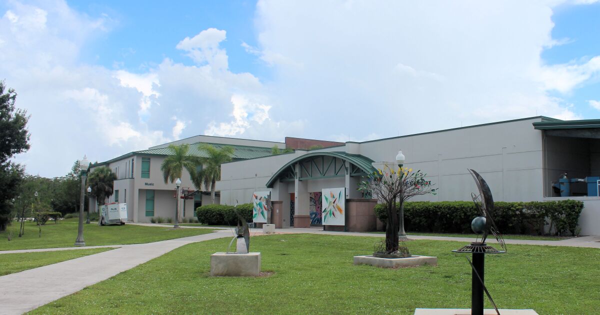 Art department installs sculpture garden on Florida Gulf Coast University campus | WGCU News
