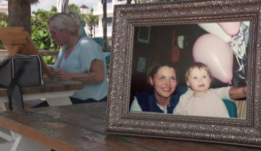 St. Pete Beach artist turns paintings into fundraiser for mom’s brain surgery