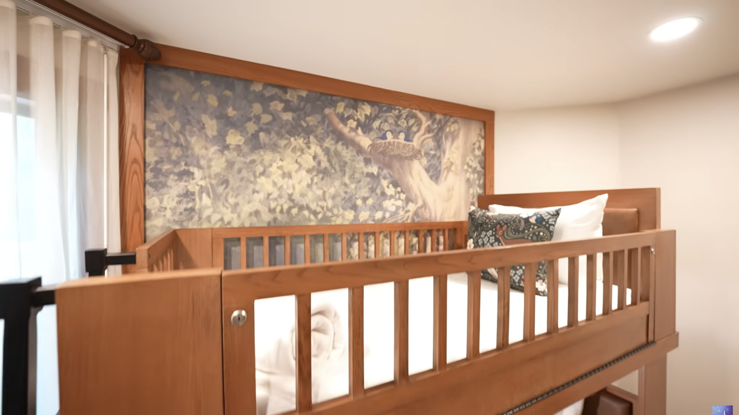 A new episode of Disney Vacation Club's "Details We Dig" takes a look at the reimagined Treehouse Villas at Disney's Saratoga Springs Resort, highlighting artwork and character details.
