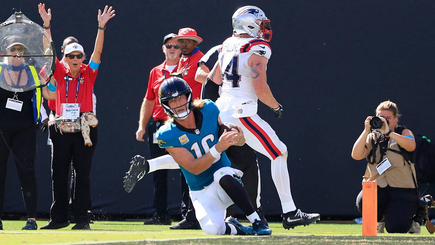Explaining Trevor Lawrence's Wacky Goal Line Kneel vs. Patriots