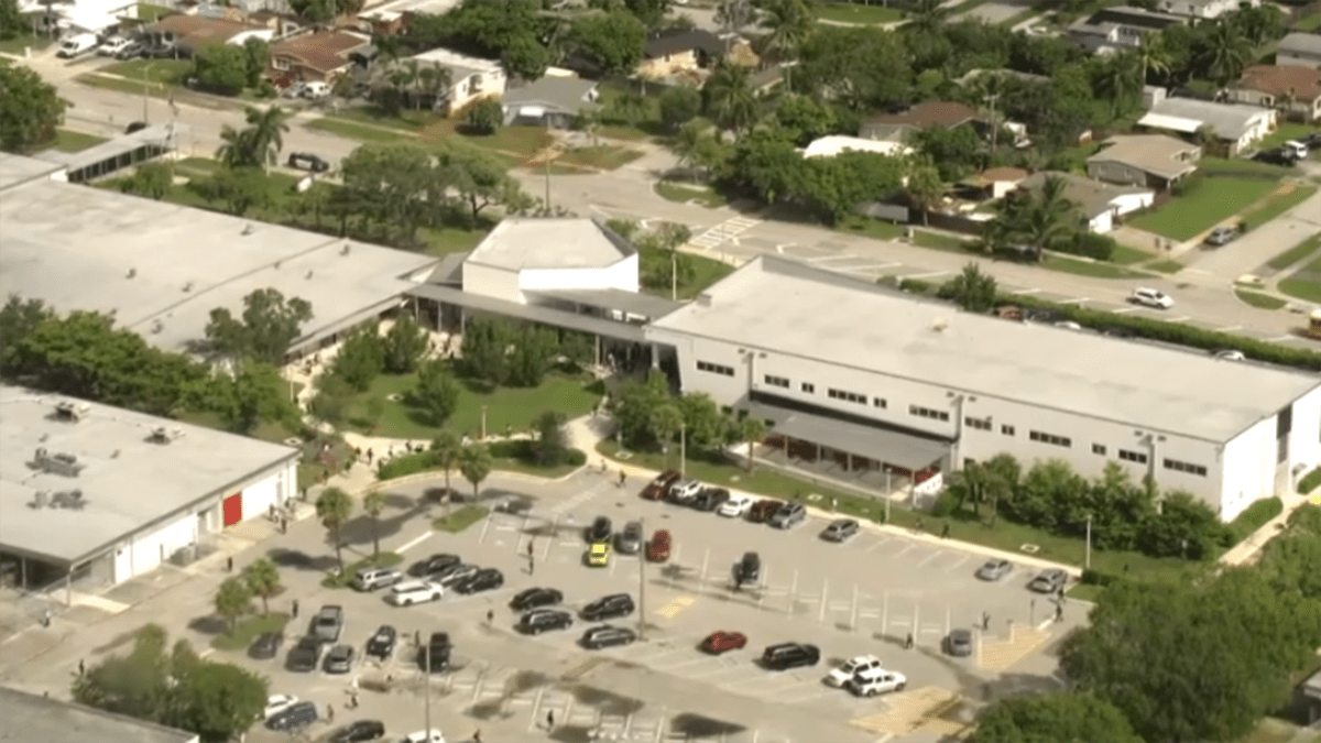 School locked down after student knocked unconscious in fight in Oakland Park, BSO says – NBC 6 South Florida