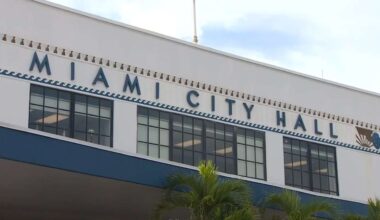 City of Miami commissioners vote to keep City Hall in Coconut Grove - WSVN 7News | Miami News, Weather, Sports