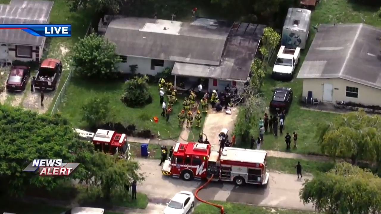 1 hospitalized after fire breaks out at a home in Fort Lauderdale - WSVN 7News | Miami News, Weather, Sports