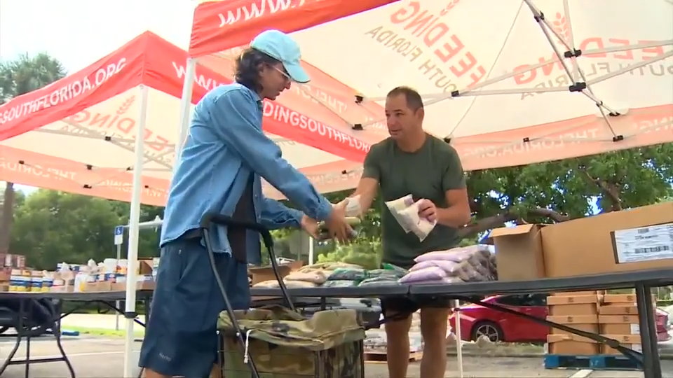 Residents line up for food distribution event in Miami Beach amid rising costs - WSVN 7News | Miami News, Weather, Sports