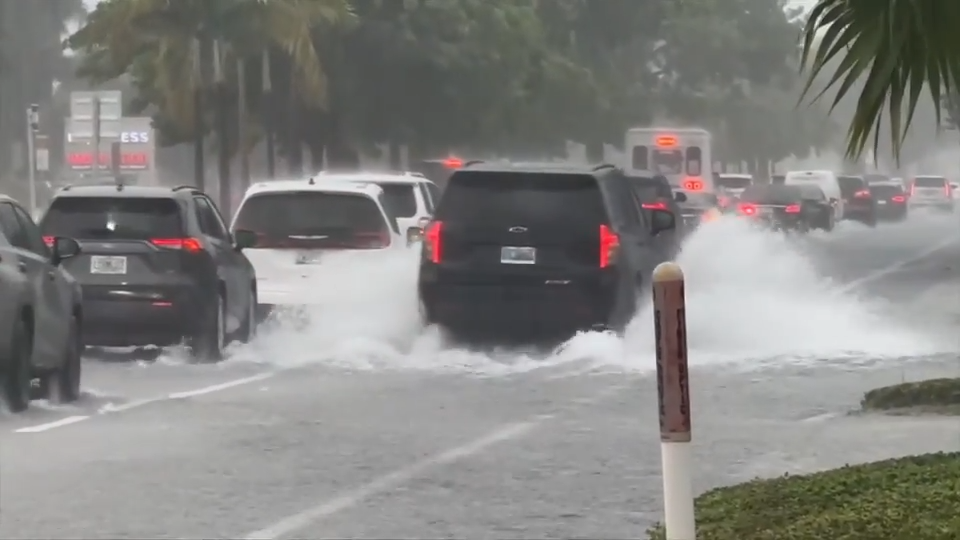 Persistent storms bring flooded streets, soggy conditions ahead of weekend in Broward - WSVN 7News | Miami News, Weather, Sports