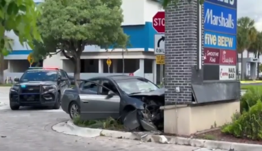 One in critical condition after crashing into a North Miami Beach strip mall sign - WSVN 7News | Miami News, Weather, Sports