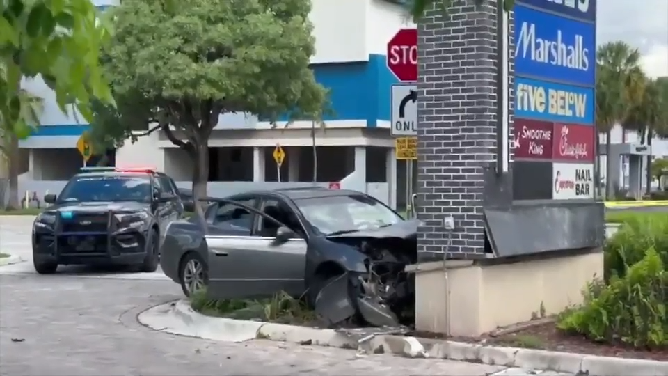 One in critical condition after crashing into a North Miami Beach strip mall sign - WSVN 7News | Miami News, Weather, Sports