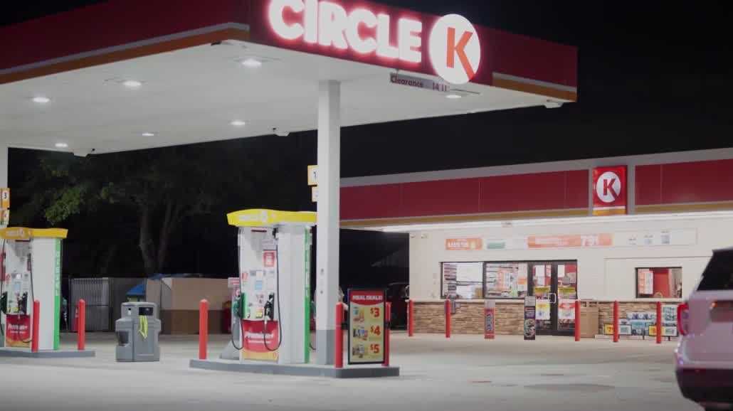 Gas station swarmed on Country Club Boulevard in Cape Coral