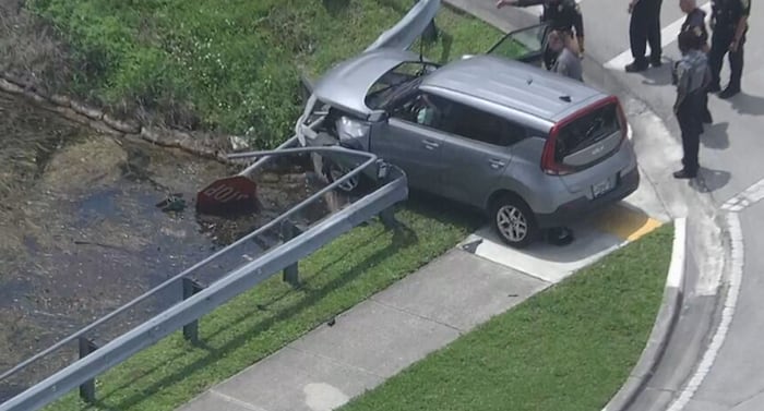 Driver crashes into guardrail at canal in Davie