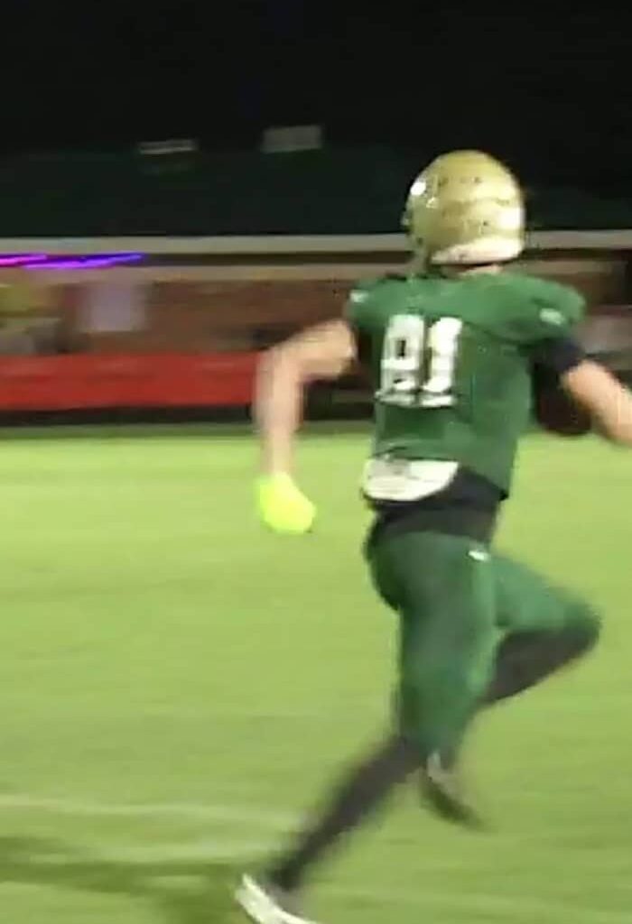 CRITCH TO BOYSEN. 🎯🏈 Greyson Critch drops it in to Gavin Boysen for SIX! 💥