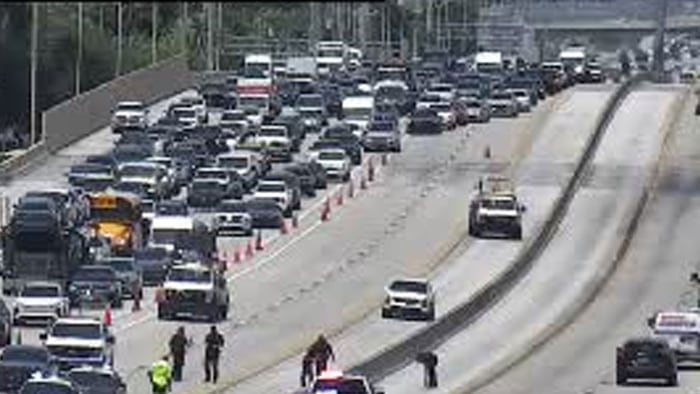 Crash blocks Turnpike southbound in Miami-Dade County
